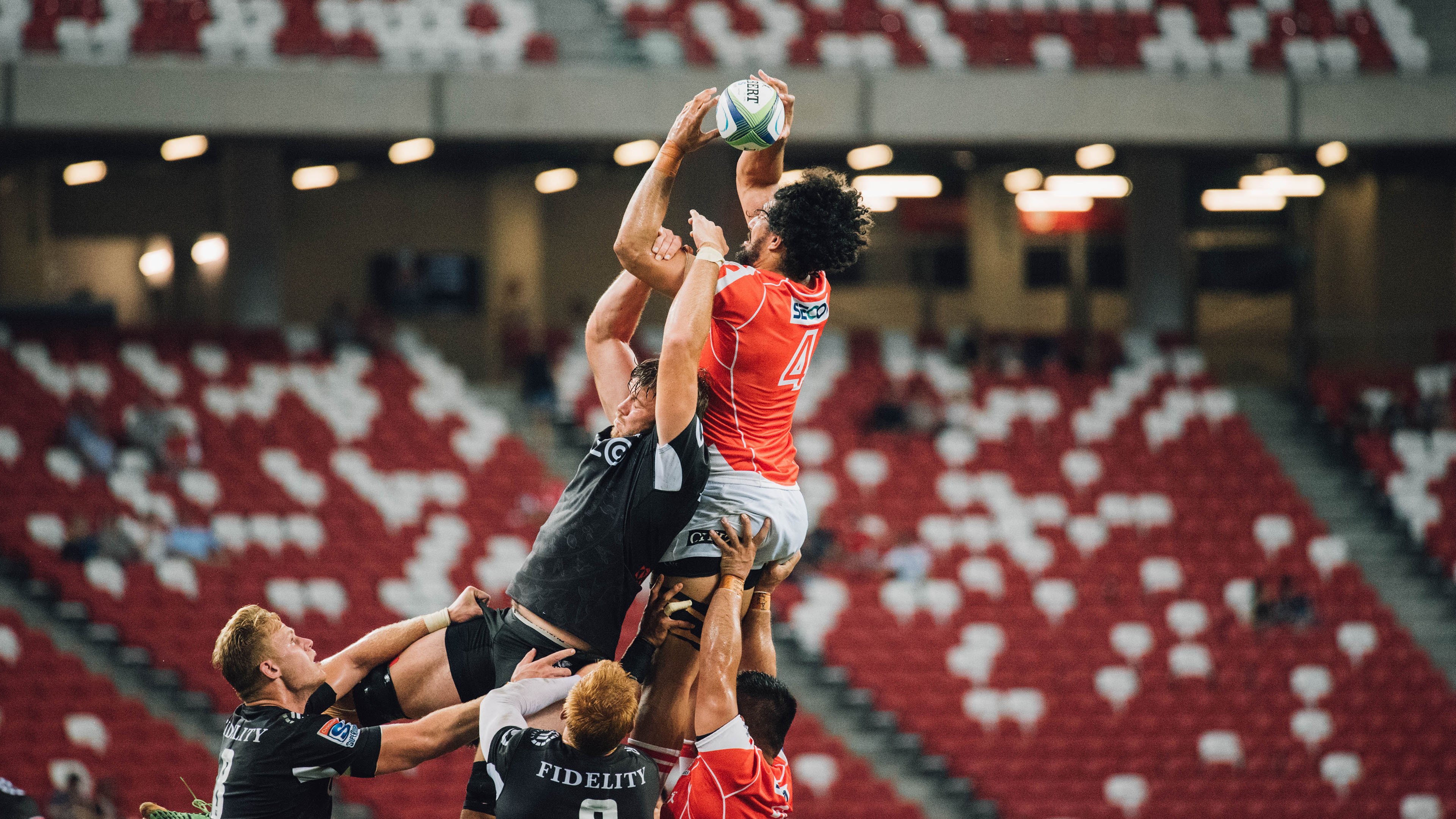 2015年总决赛：勇士在系列赛中逆转骑士，库里多次远距离飙投，最终成功夺冠，终结队史55年等待。